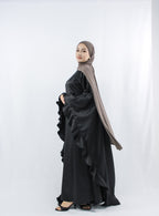 Abendkleid in Schwarz von der Seite