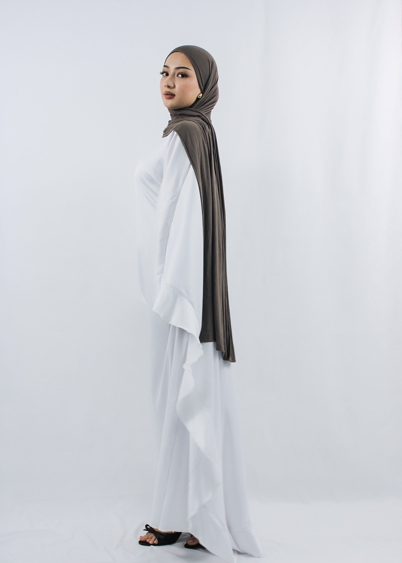 Abendkleid in Weiß von der Seite