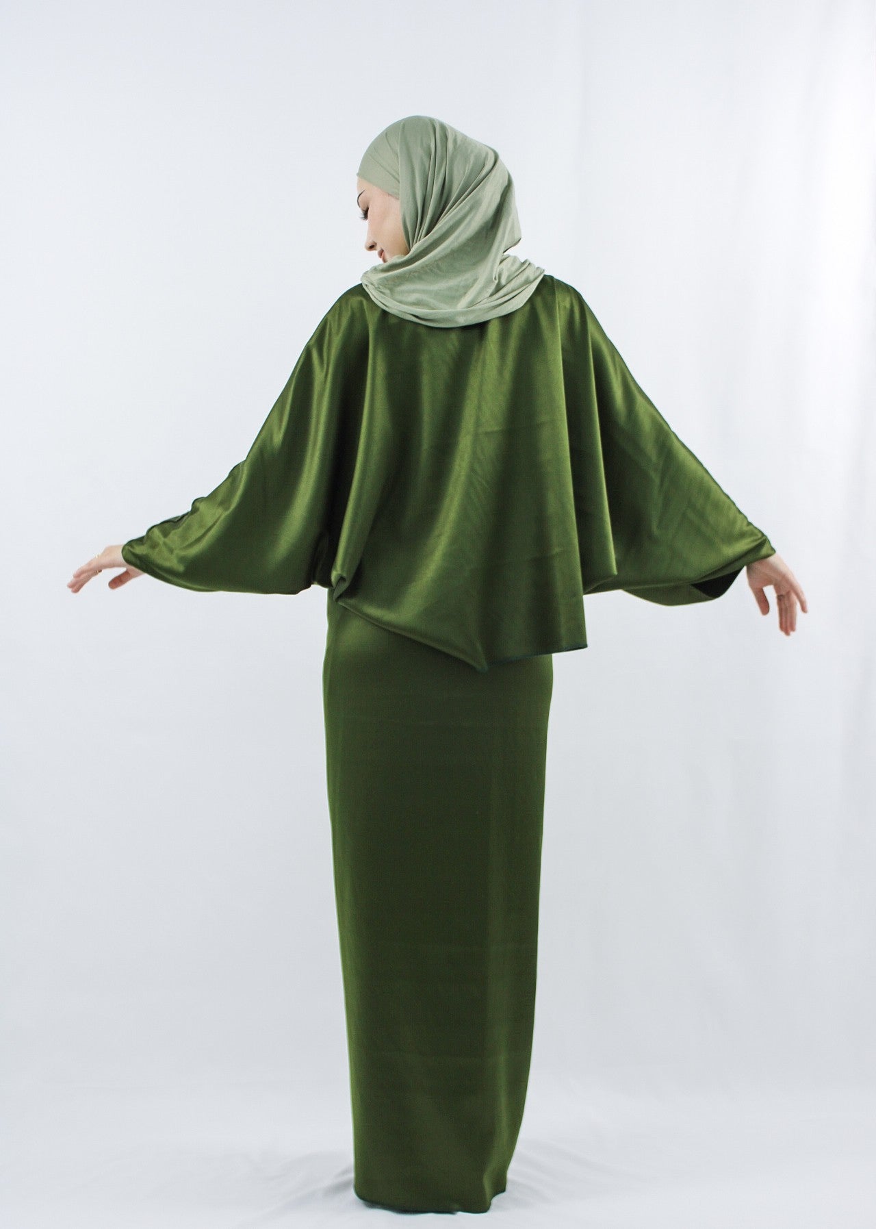 Damenkleid in Olivgrün von hinten